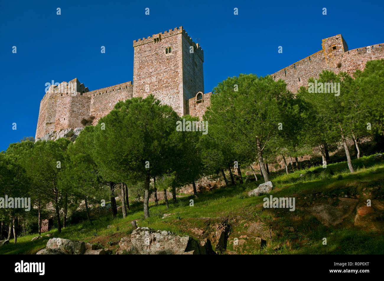 Das Schloss von der Mond des 13. Jahrhunderts, Alburquerque, Badajoz Provinz, Region Extremadura, Spanien, Europa Stockfoto