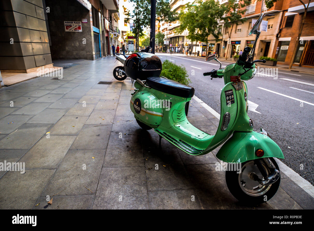 Barcelona/Spanien - 6/11/18-ein altmodisches Roller auf der Straße Stockfoto