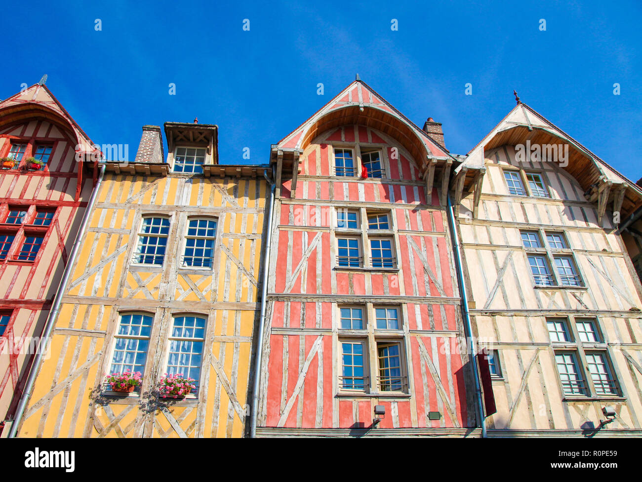 Berühmte historische Fachwerkhäuser im Zentrum von Troyes, Hauptstadt des Département Aube in der Champagne in Nord-Zentral-Frankreich. Stockfoto