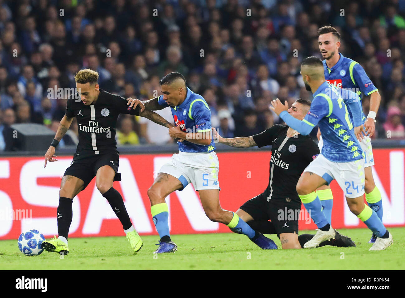 Napoli, Kampanien, Italien, 2018-11-06, UEFA Champions League SSC Neapel - Paris Saint Germain in Bildern Allan und Neymar Credit: Antonio Balasco/Alamy leben Nachrichten Stockfoto