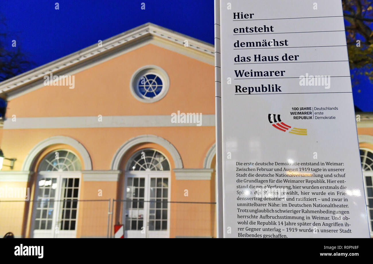 Weimar Deutschland 06 Nov 2018 Vor Der Ehemaligen Bauhaus Museum Informationen Uber Die Umrechnung In Das