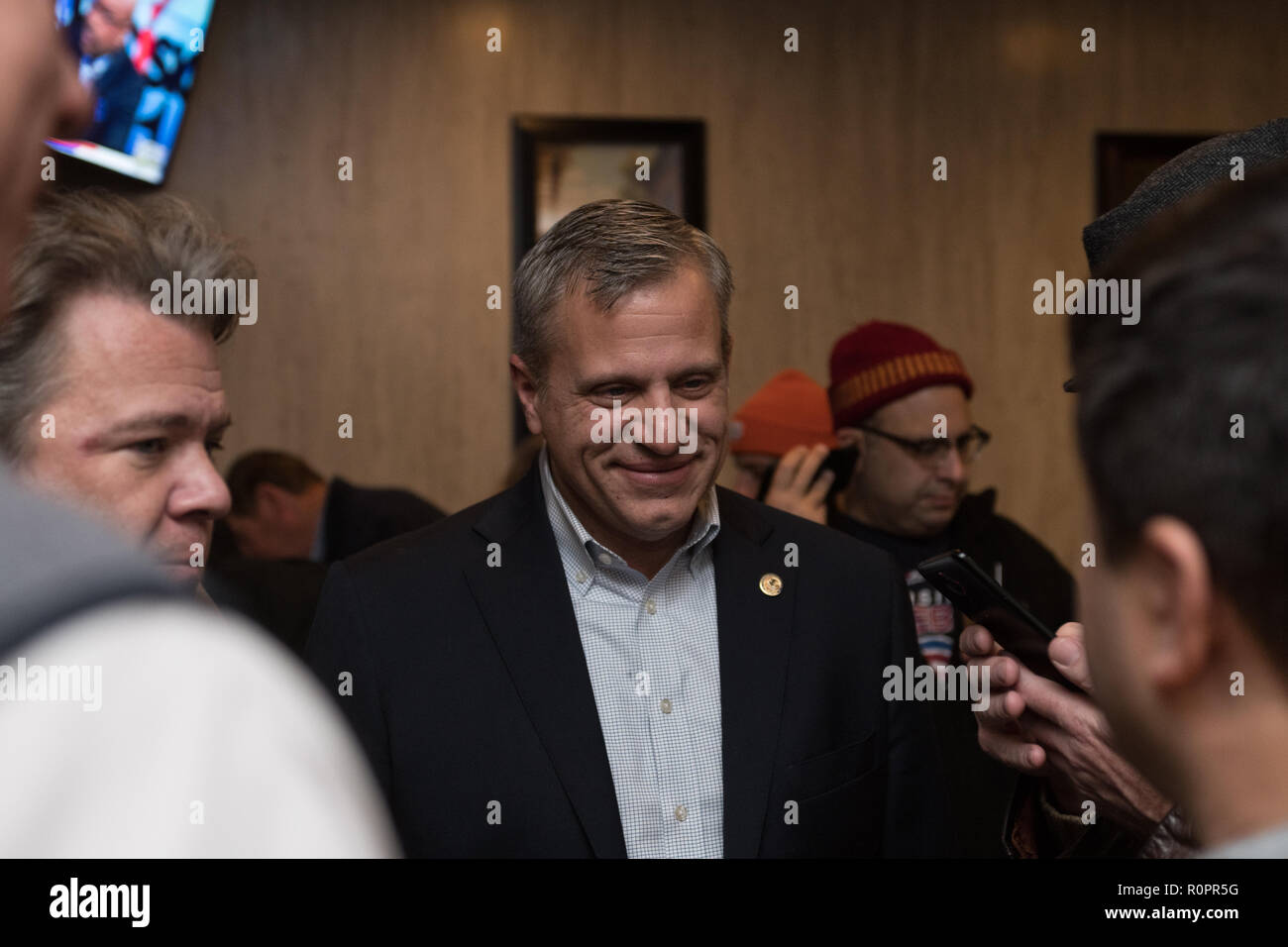 Harwood Heights, IL, USA. 6 Nov, 2018. Illinois State Vertreter Robert Martwick bei seiner Wahl night Party im Rocco Vino in Harwood Heights, IL, USA. Credit: 363 Chrucky/Alamy Leben Nachrichten. Stockfoto