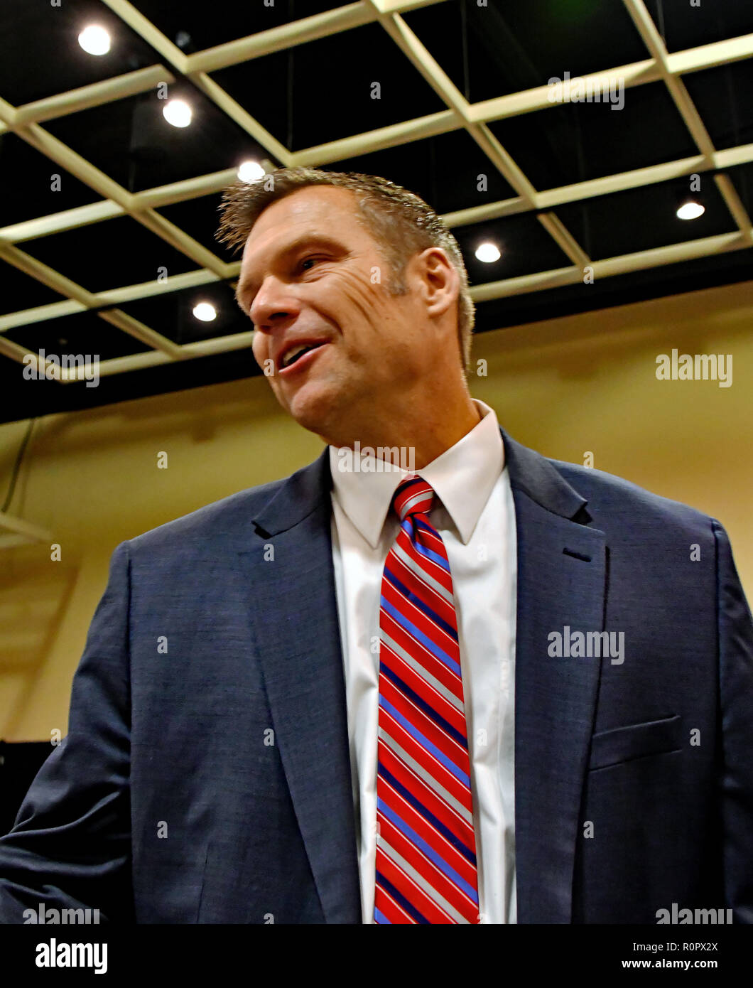 Topeka Kansas, USA, November 6, 2018 Kansas Staatssekretär Kris Kobach bei der heutigen Wahl watch party Credit: Mark Reinstein/MediaPunch Stockfoto