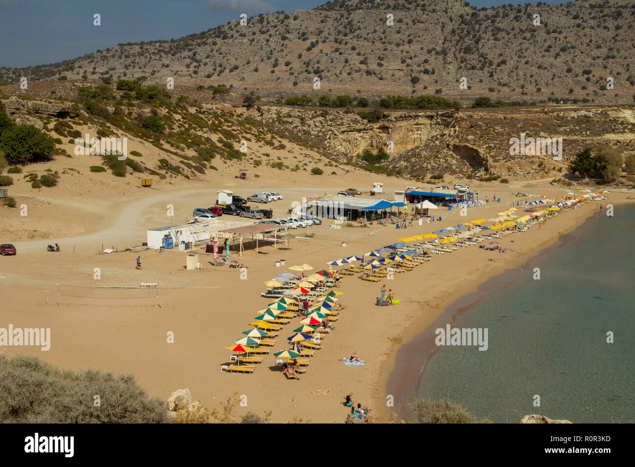 Den goldenen Strand von Portinatx. Rhodos, Griechenland. So der für seinen goldenen Sand, der Strand ist ein Magnet für Touristen und Sonnenanbeter. Stockfoto