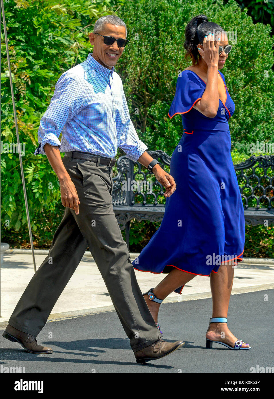 Washington, DC., USA, 6. August 2016 Präsident Barak Obama und der First Lady Michelle Obama aus dem Weißen Haus Süd Portico auf dem Weg zur Marine gehen ihren Sommer Urlaub Kredit zu starten: Mark Reinstein/MediaPunch Stockfoto