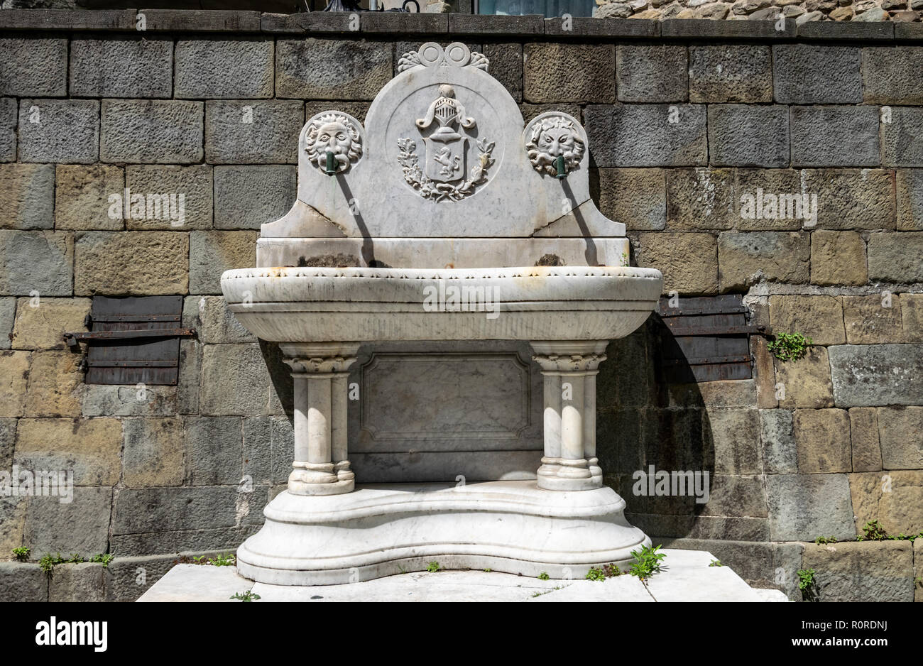 Trinkwasser Brunnen außerhalb der Mauern von Castelnuovo di Garfagnana Stockfoto