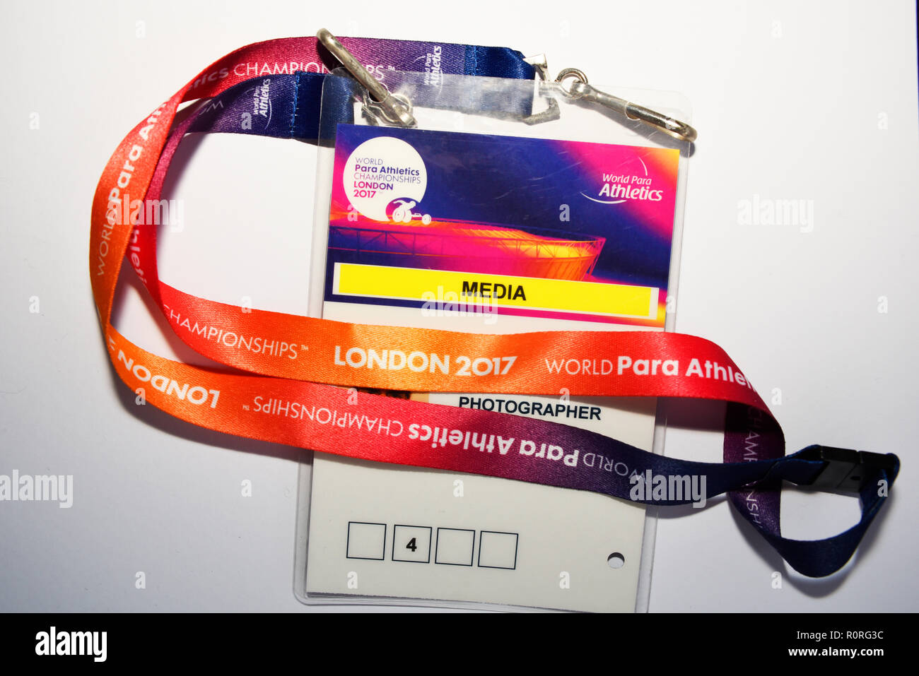 Welt Para Leichtathletik WM London 2017 Medien weitergeben am Lanyard Tragegurt. Fotograf pass. Auf einem weißen Hintergrund isoliert Stockfoto