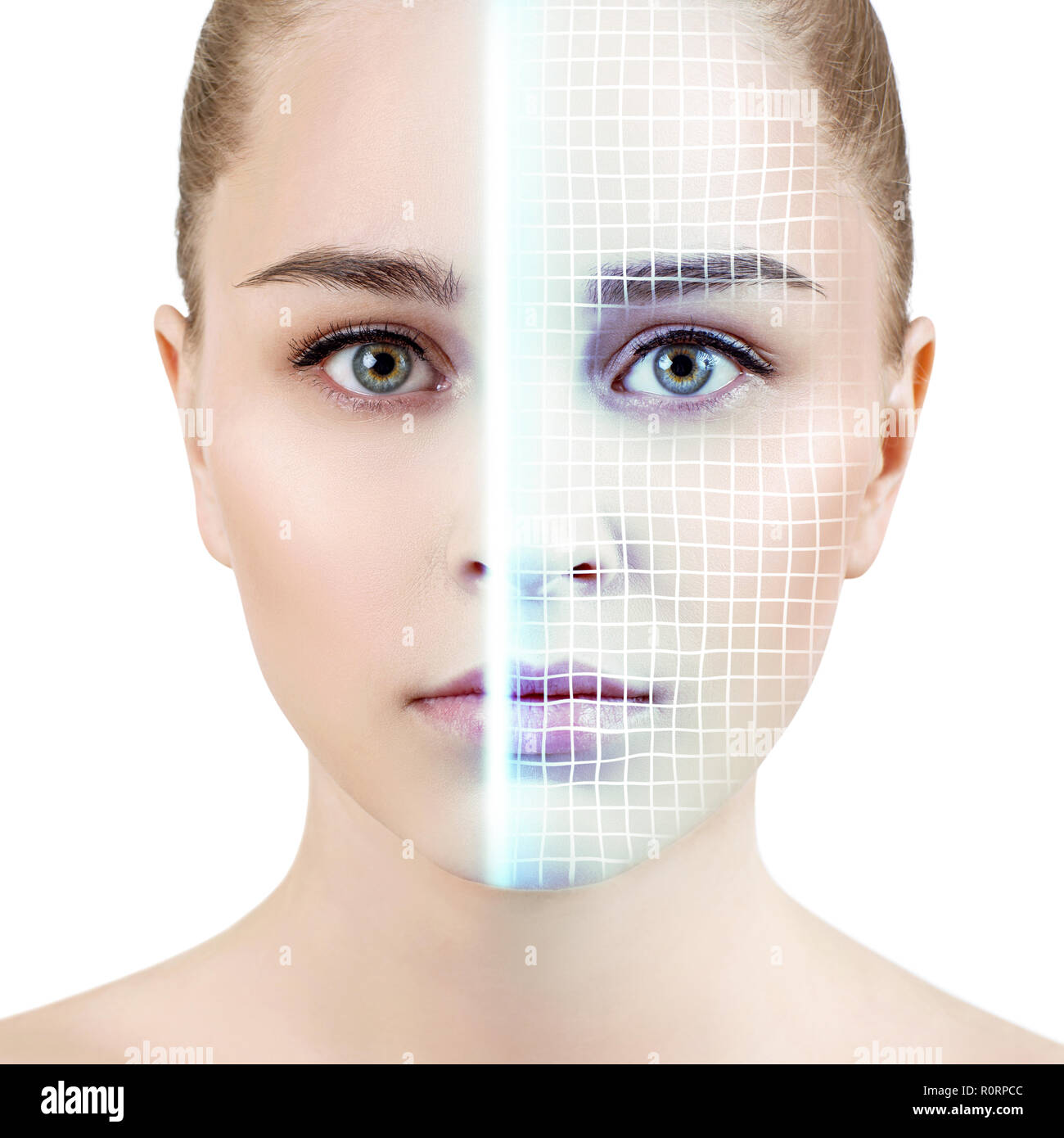 Technologische Scannen von Gesicht der jungen Frau. Stockfoto