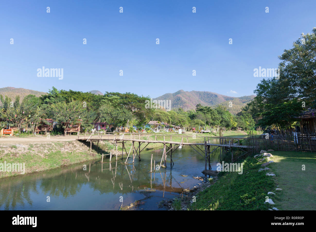 Bamboo Brücke über Mae Nam Pai River, Pai, Thailand Stockfoto