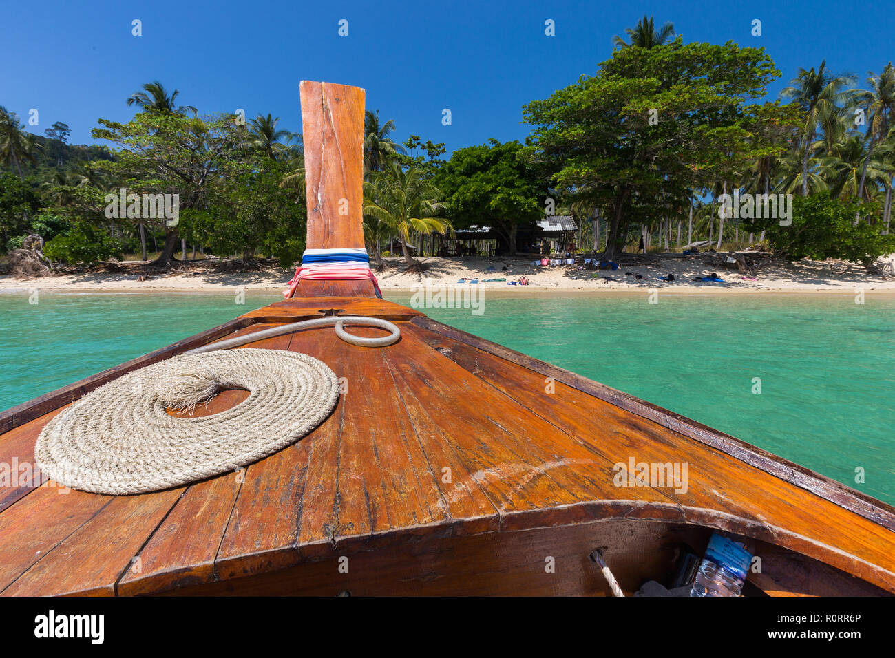 Thai Boot mit perfekter Seil Spule in der Koh Ngai Island in der Nähe von Ko Lanta, Thailand Stockfoto