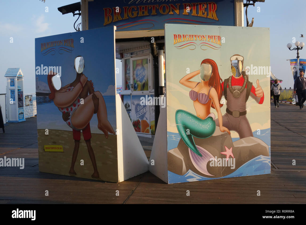 Schneiden Sie Foto Board im Palace Pier, Brighton, Großbritannien Stockfoto