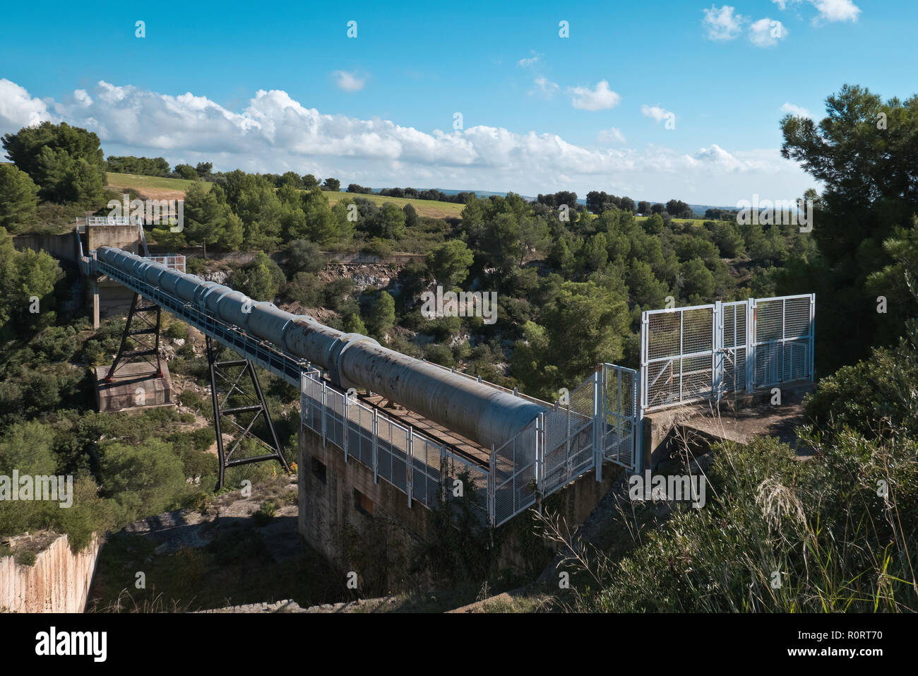 Water Pipeline auf der Canyon Stockfoto