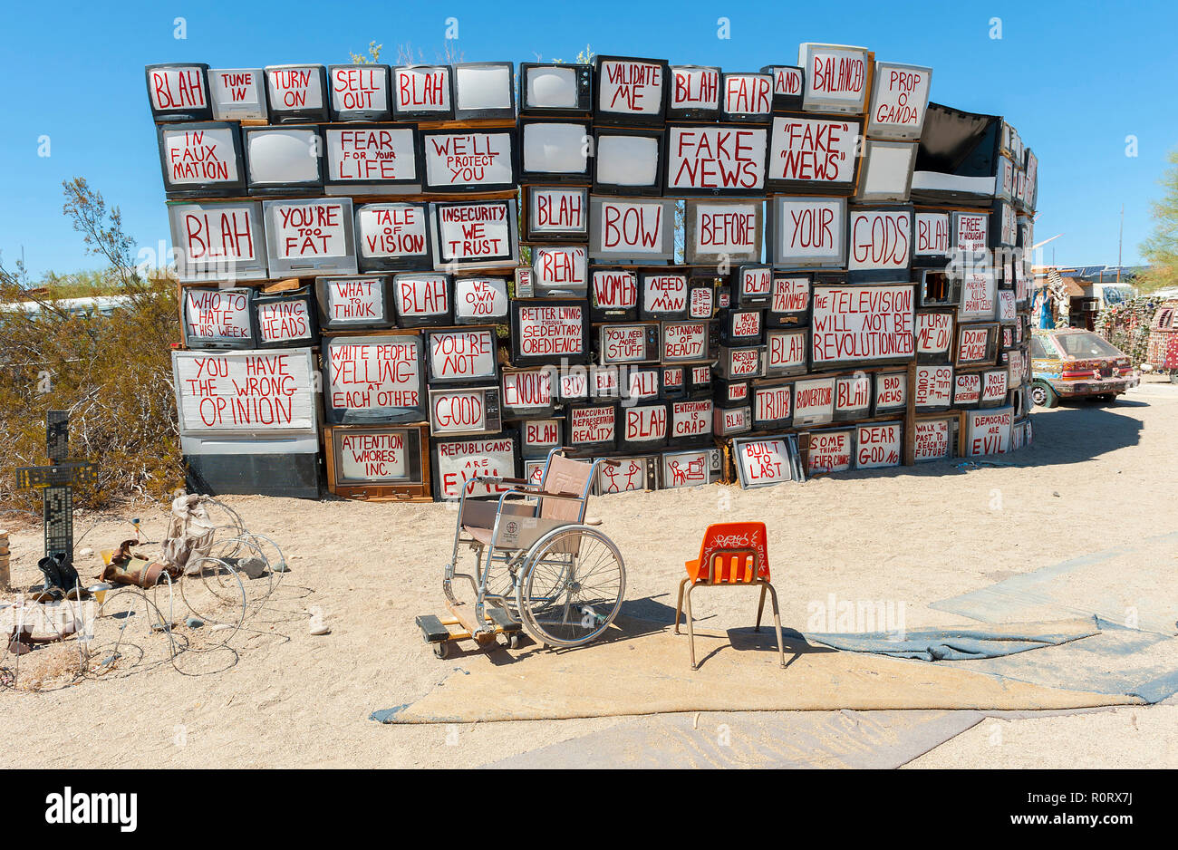 Osten Jesus in der Nähe von Niland in Südkalifornien. Eine off grid Gemeinschaft leben in der Wüste. Sie haben eine Skulptur Garten angezeigte Kunstwerke. Stockfoto