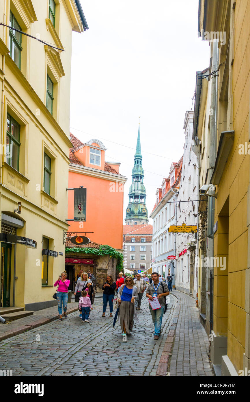 Riga, der lettischen Hauptstadt, befindet sich auf der Ostsee an der Mündung des Flusses Daugava. Es ist ein kulturelles Zentrum und ist die Heimat vieler Museen und Stockfoto