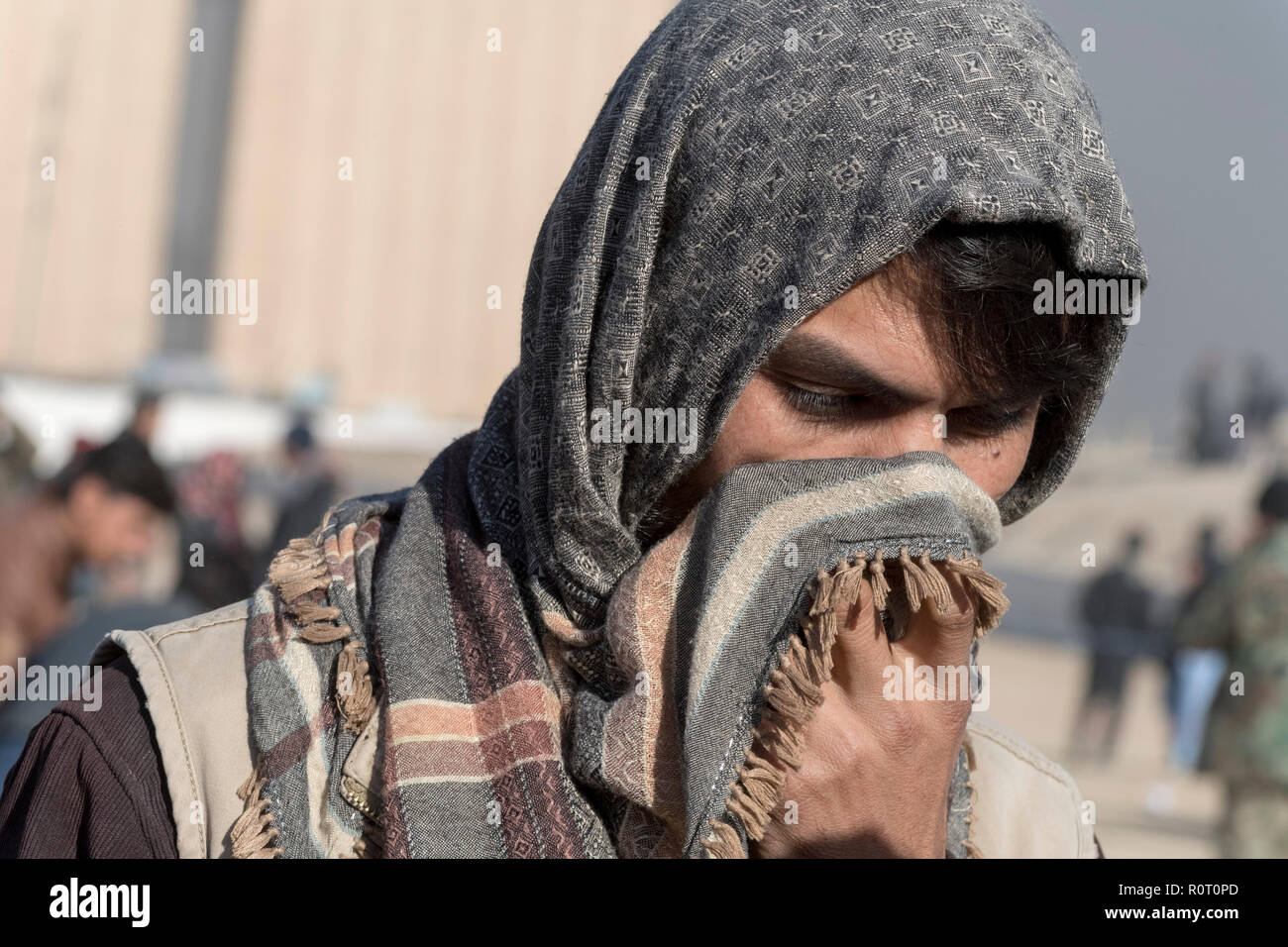 Zuschauer von Hund kämpfen am Freitag in Mazar-i-Sharif, Provinz Balkh, Afghanistan Stockfoto