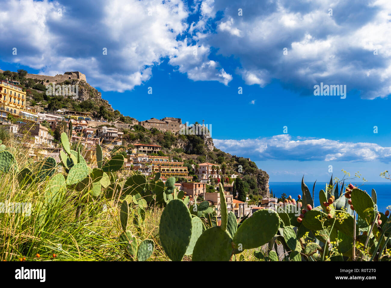 Taormina. Taormina ist das Reiseziel in Sizilien seit dem 19. Jahrhundert. Taormina, Sizilien, Italien. Stockfoto