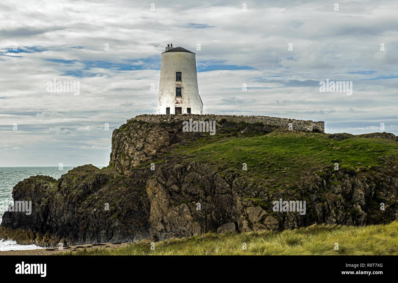 Twr Mawr oder der Große Leuchtturm auf llanddwyn Insel Anglesey, Nordwales Stockfoto