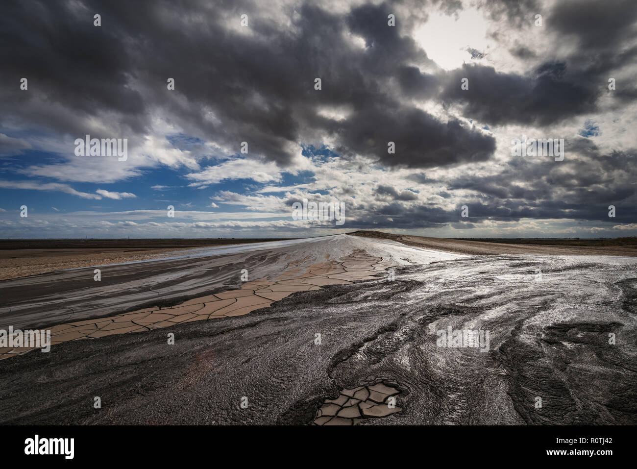 Mud volcano Eruption, erstaunliches, natürliches Phänomen Stockfoto