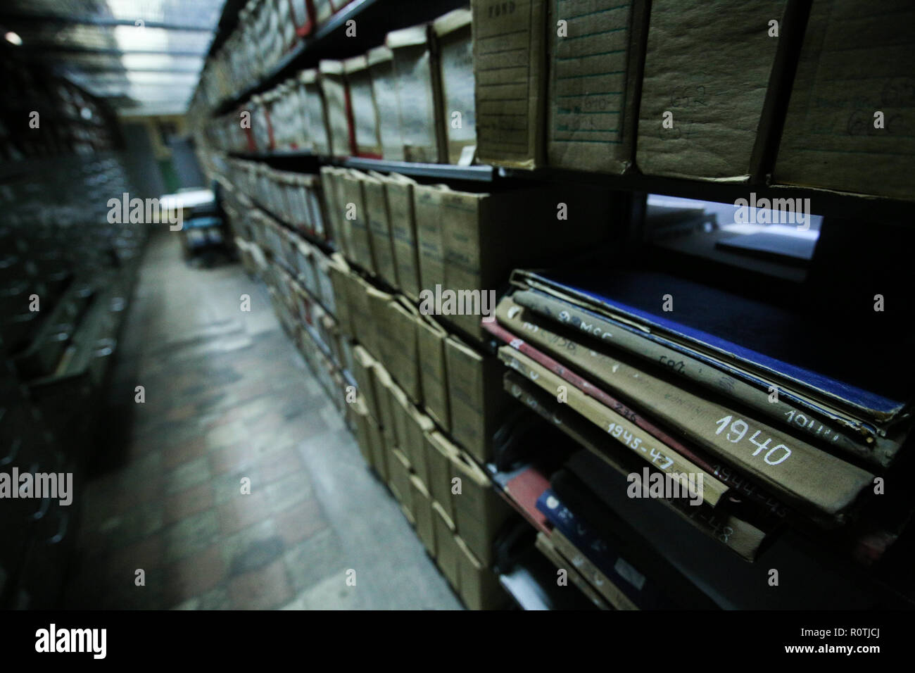 Bukarest, Rumänien - 31. Oktober 2018: Historisches Archiv in eine Anzahlung von rumänischen nationalen Archive zentrale gestapelt Stockfoto