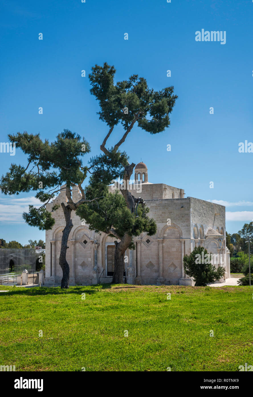 Basilika Santa Maria Maggiore di Siponto, Romanik, 12. Jahrhundert, in der Nähe von Manfredonia, Apulien, Italien Stockfoto