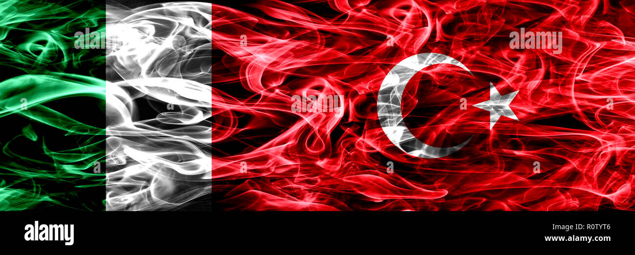Italien Gegen Die Turkei Turkische Rauch Flaggen Nebeneinander Dicke Abstrakte Farbige Seidig Rauch Flags Stockfotografie Alamy