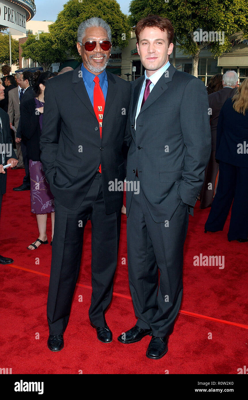 Morgan Freeman und Ben Affleck in "Die Summe aller Ängste" Premiere auf der Mann Dorf/Bruin Theater in Los Angeles. 29. Mai 2002. Stockfoto