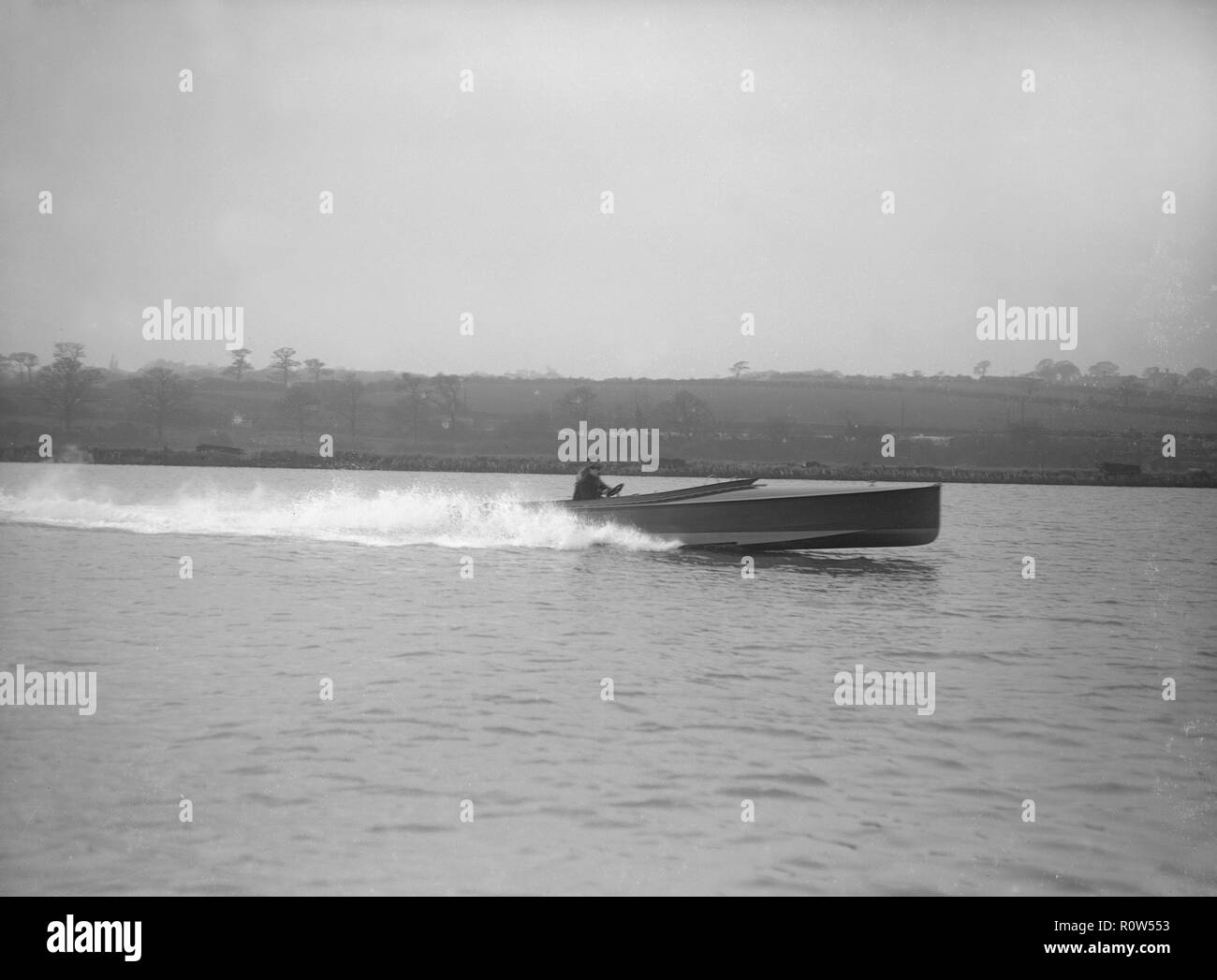 Unbekannte hydroplane unterwegs, 1912. Schöpfer: Kirk & Söhne von Cowes. Stockfoto