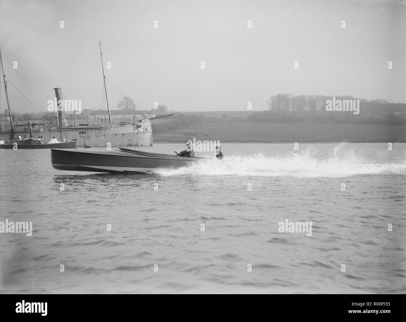 Unbekannte hydroplane unterwegs, 1912. Schöpfer: Kirk & Söhne von Cowes. Stockfoto
