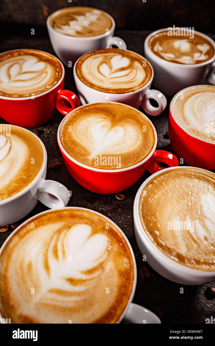 In der Nähe von heißen Kaffee Latte Art eingestellt Stockfoto