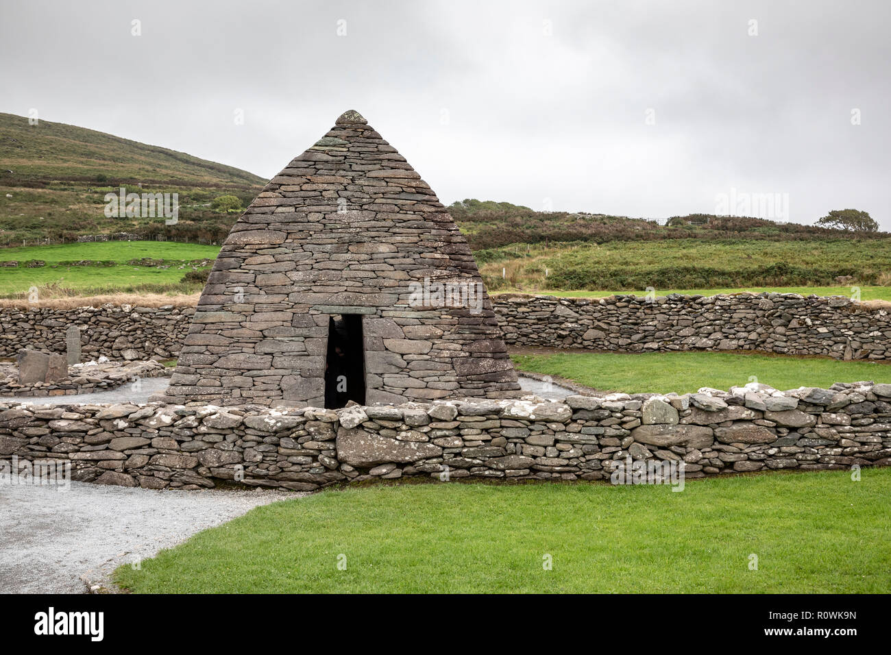 Blick auf das Gallarus Oratory, Halbinsel Dingle, Irland, Europa. Stockfoto