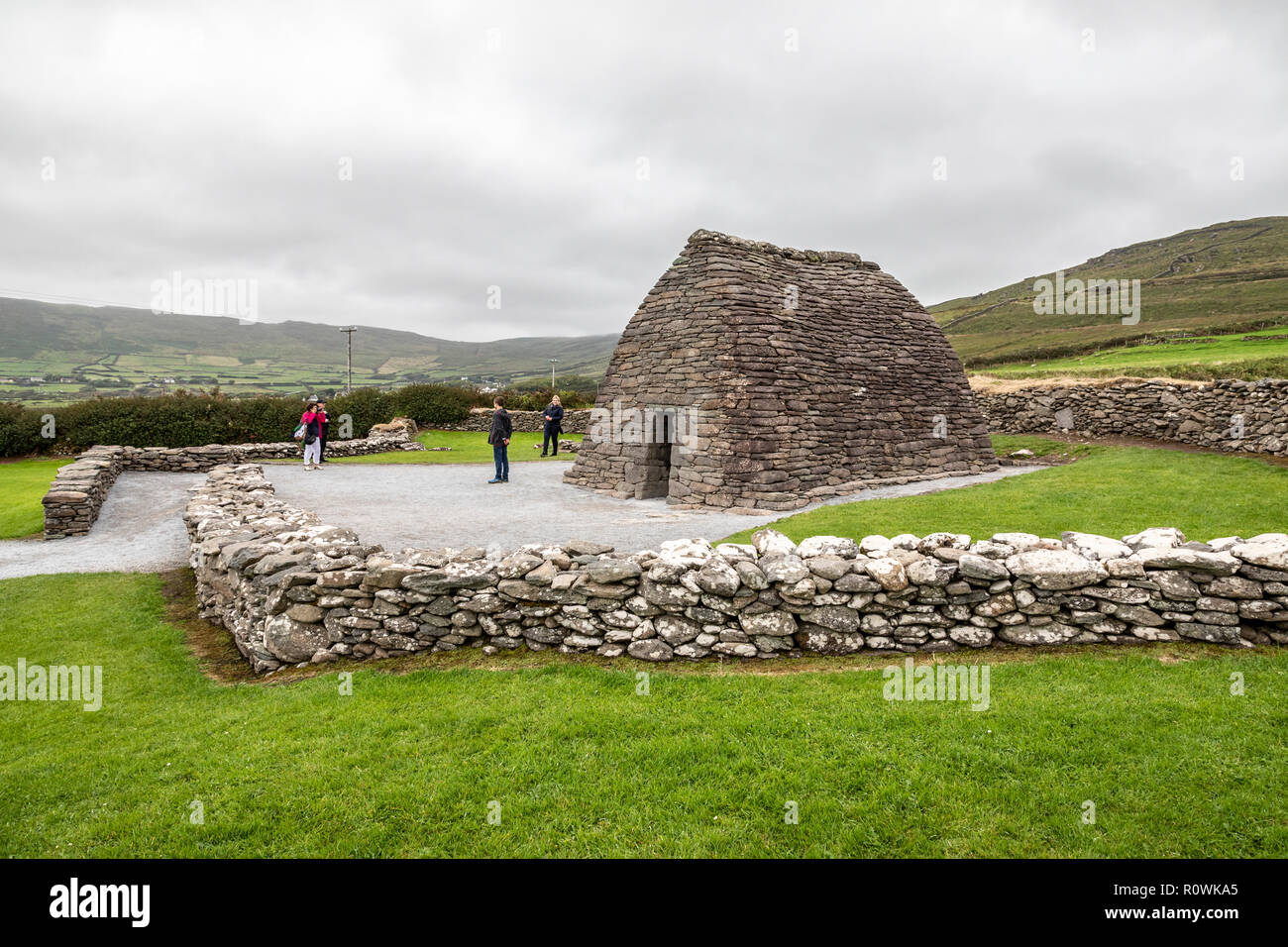 Blick auf das Gallarus Oratory, Halbinsel Dingle, Irland, Europa. Stockfoto