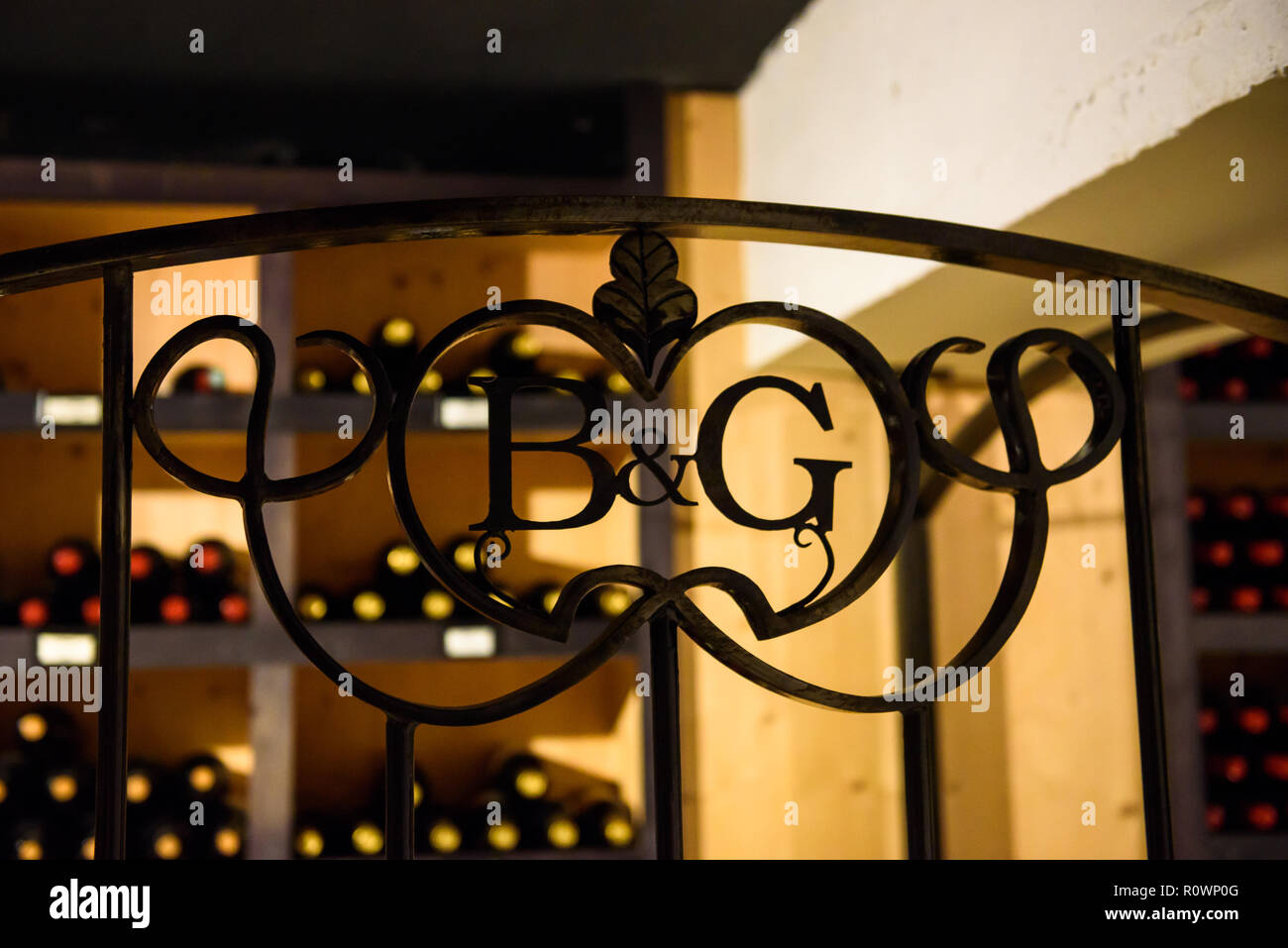 Logo von Barton & Guestier Weingut im Untergeschoss. Stockfoto