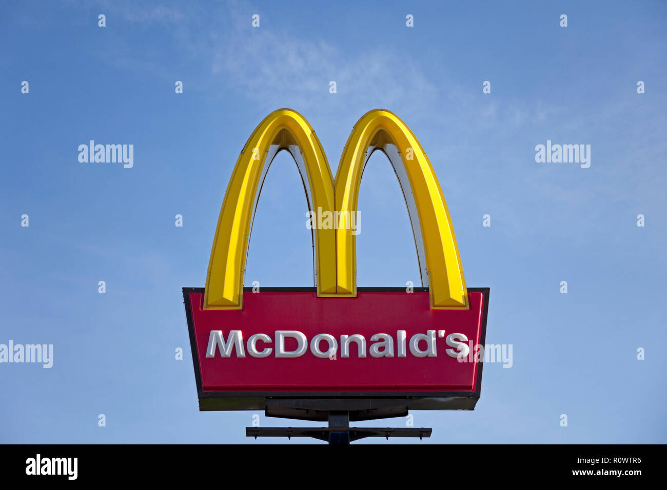 Zeichen für McDonald's, Fast Food, Kinnnaird Park, Edinburgh, Schottland, Großbritannien Stockfoto