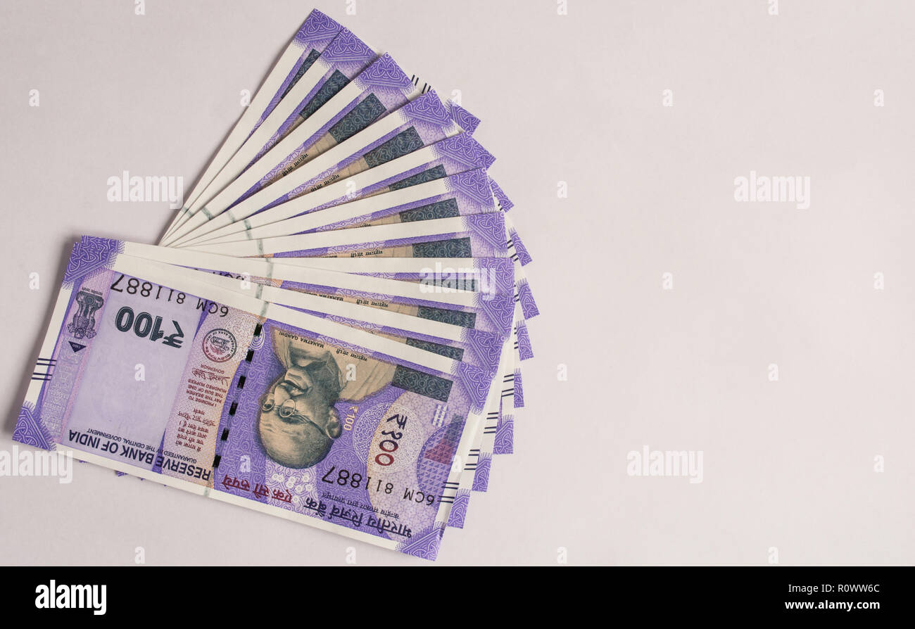 Alle neuen 100 Rupien indischen Währungen auf islolated Hintergrund Stockfoto
