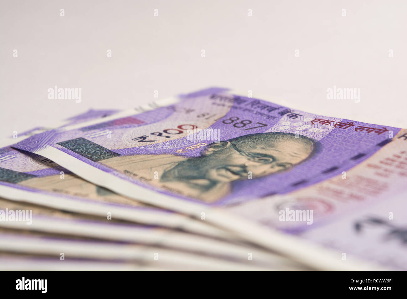 Alle neuen 100 Rupien indischen Währungen auf islolated Hintergrund Stockfoto