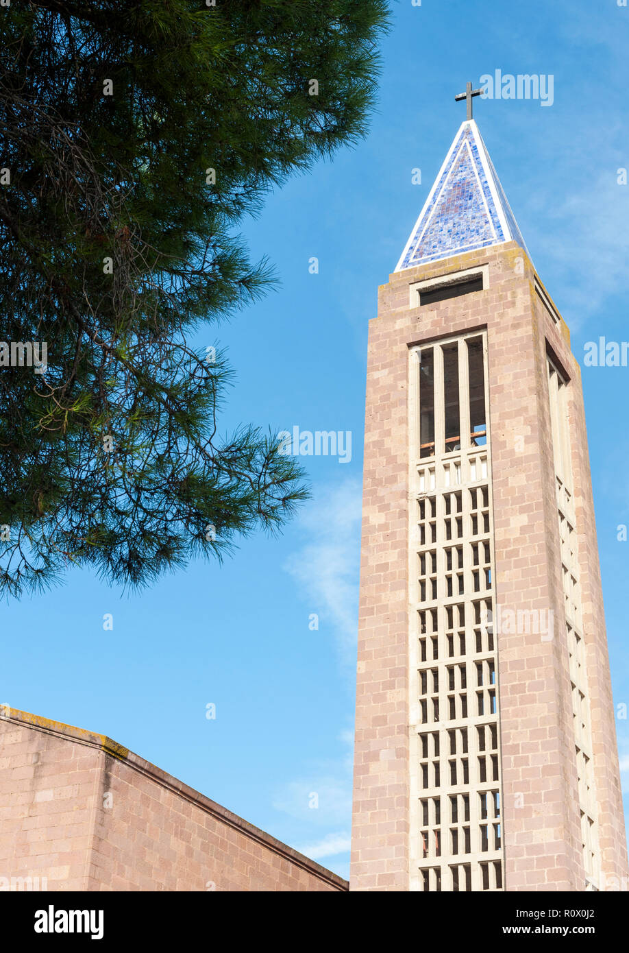 Moderne Kirche in Fertilia, Sardinien, von Mussolini gebaut Stockfoto