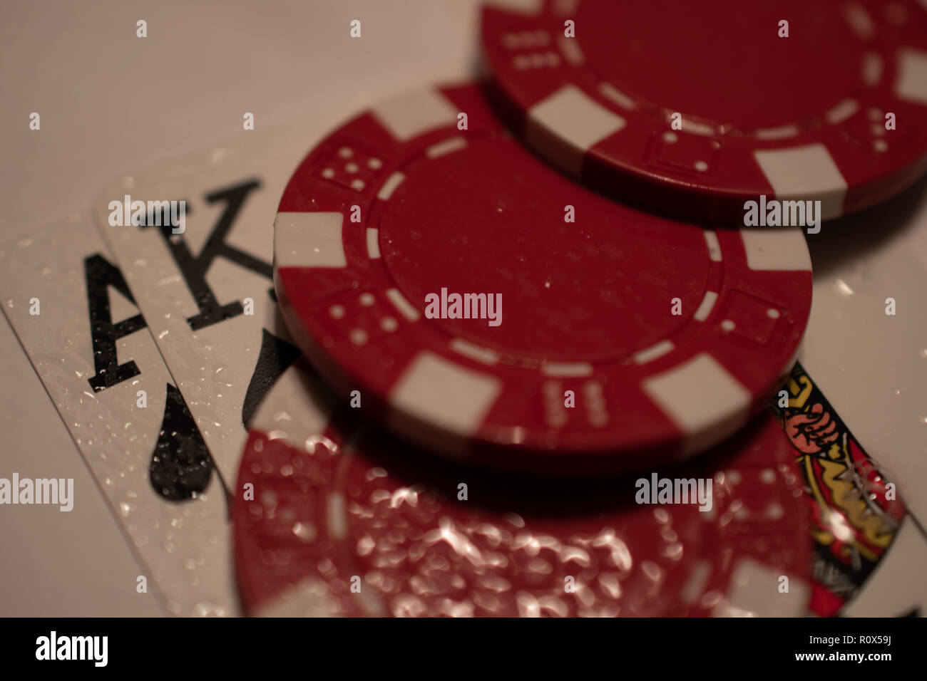 Karten und Chips Hintergrund Stockfoto