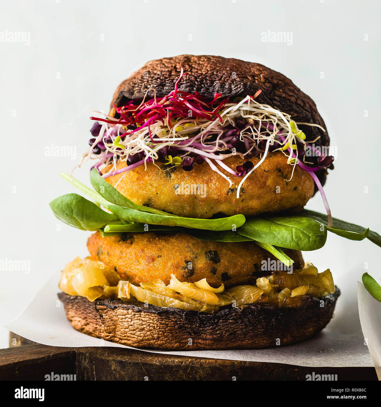 Glutenfreie vegane Burger von der Portobello Pilze mit Koteletts aus