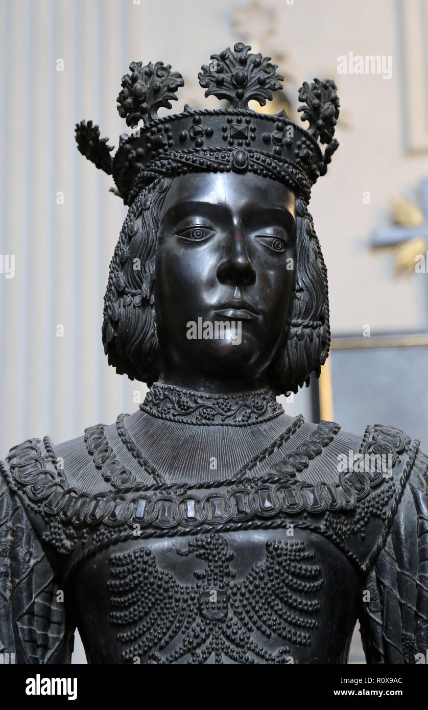 Elisabeth von Luxemburg, Königin von Deutschland (14091442). Statue