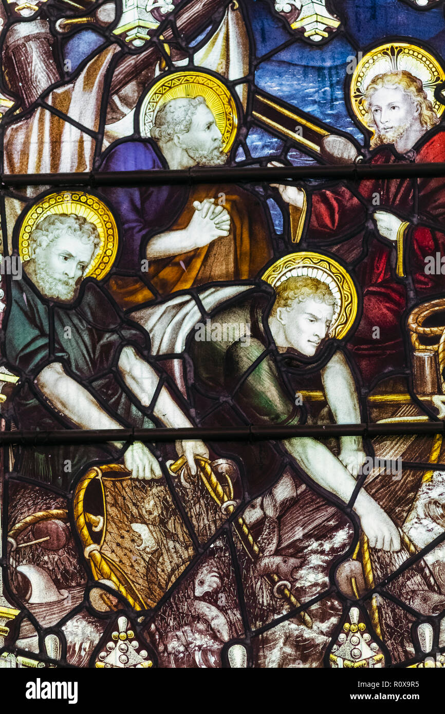 England, East Sussex, Roggen, die Pfarrkirche St. Maria, Glasfenster Fischer Stockfoto