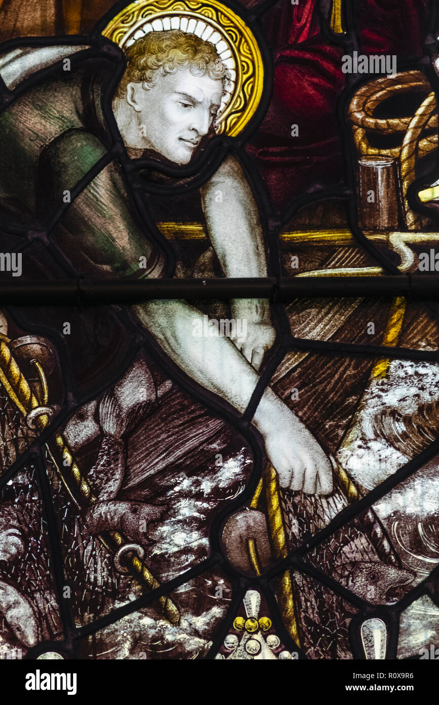 England, East Sussex, Roggen, die Pfarrkirche St. Maria, Glasfenster Fischer Stockfoto