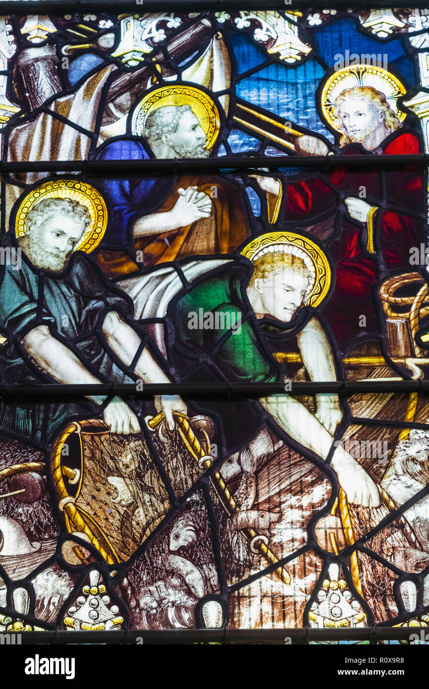 England, East Sussex, Roggen, die Pfarrkirche St. Maria, Glasfenster Fischer Stockfoto