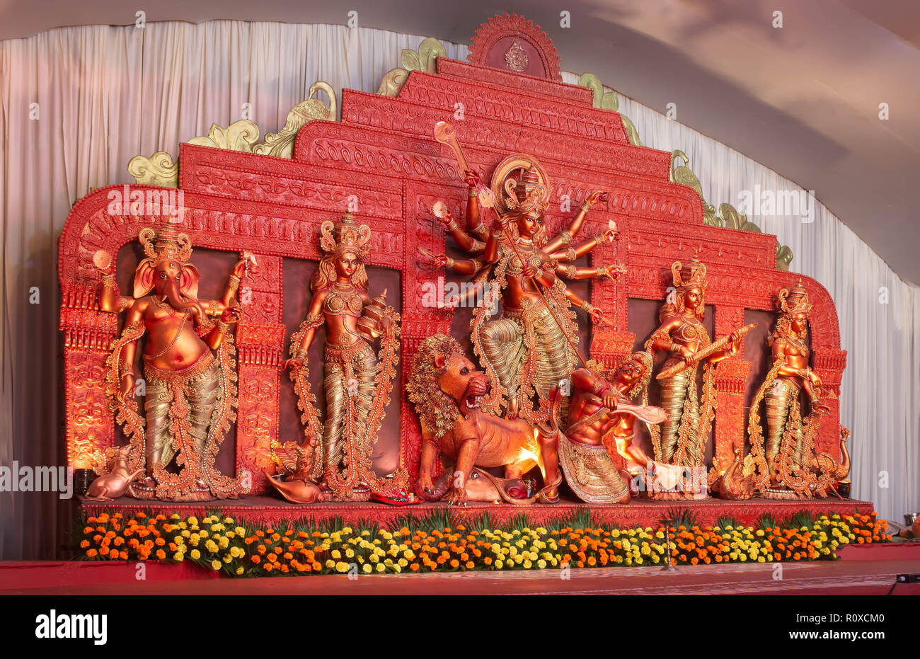 K-Block, Co-operative, Durga Puja Samithi, C.R. Park, New Delhi DT-15 Oct 2018. Eine enge Sicht der Durga Puja Pandal Idiol an Stockfoto