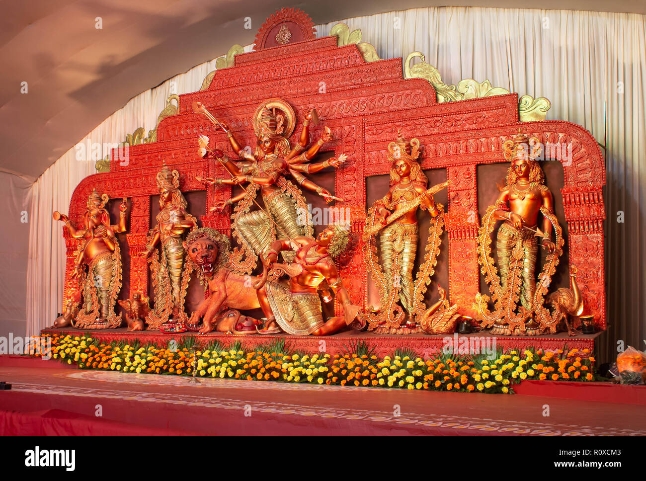 K-Block, Co-operative, Durga Puja Samithi, C.R. Park, New Delhi DT-15 Oct 2018. Eine enge Sicht der Durga Puja Pandal Idiol an Stockfoto
