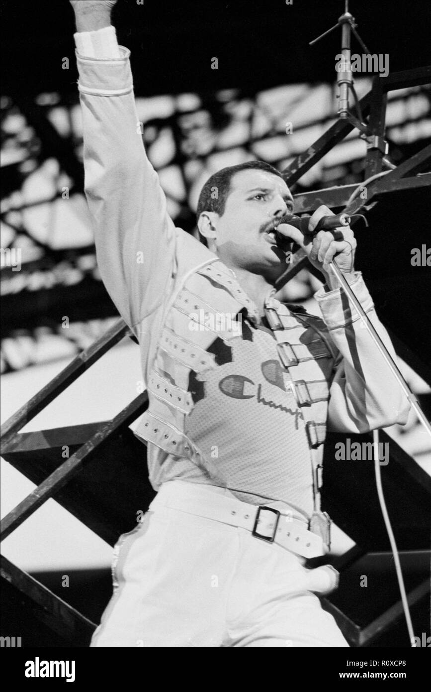 Freddie Mercury, 39, unverschämte König der Rockgruppe Queen. Stockfoto