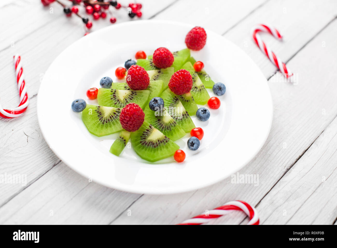 Kiwi Weihnachtsbaum - Spaß essen Idee für Kinder Partei oder Frühstück Stockfoto