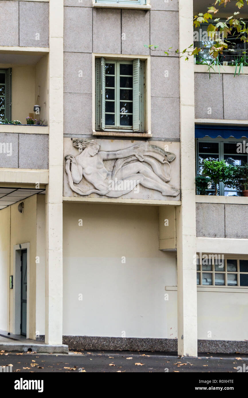 Kubistische Relief von S. Gelis, Cité du Port-Garaud, moderne Apartments, Joachim & Pierre Gérard, 1958, Avenue Maurice Hauriou, Toulouse, Royal, Frankreich Stockfoto