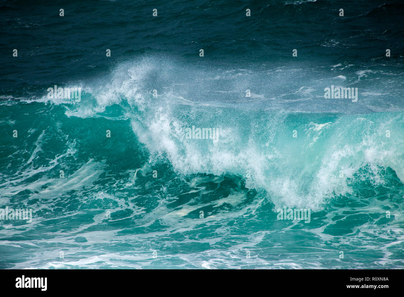 mächtige Wellen brechen an der Küste von Gran Canaria Stockfoto