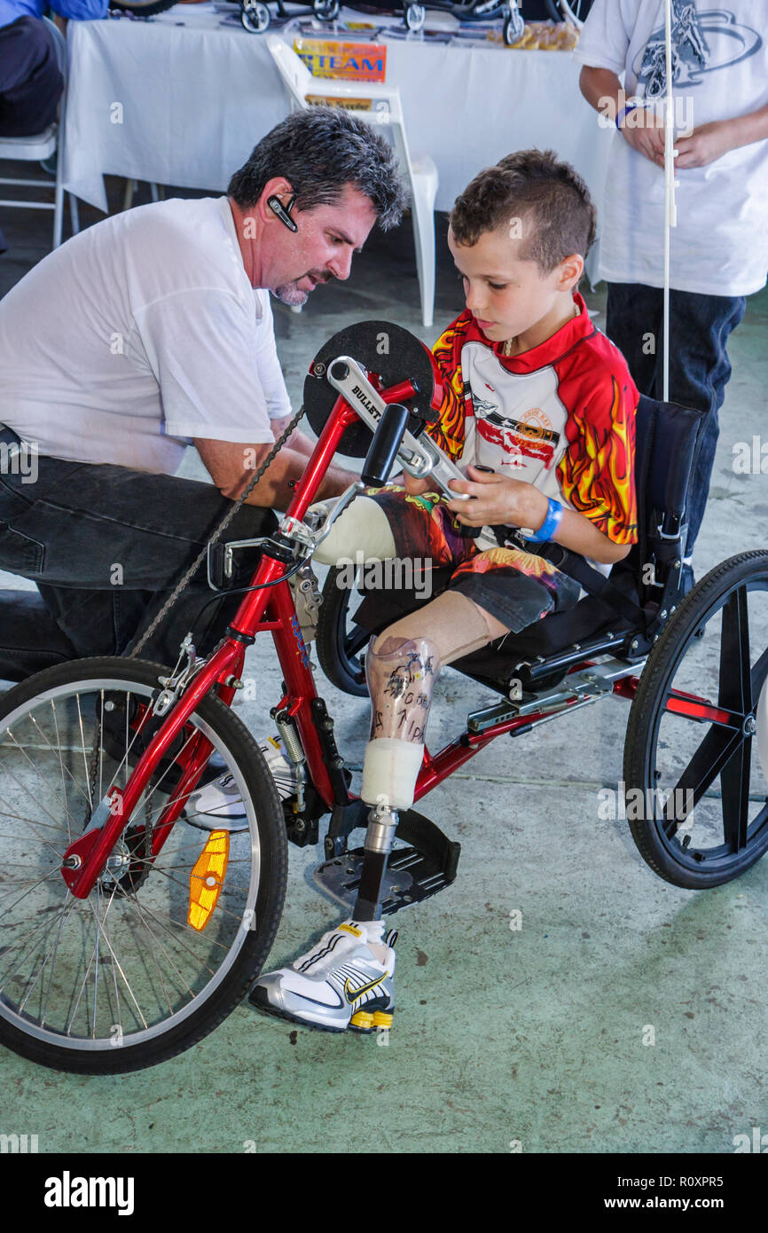 Miami Florida, Coconut Grove, Shake a Leg Miami, No Barriers Festival, Behinderte spezielle Bedürfnisse, körperliche Behinderung, Amputierte, Prothese, Mann Männer m. Stockfoto