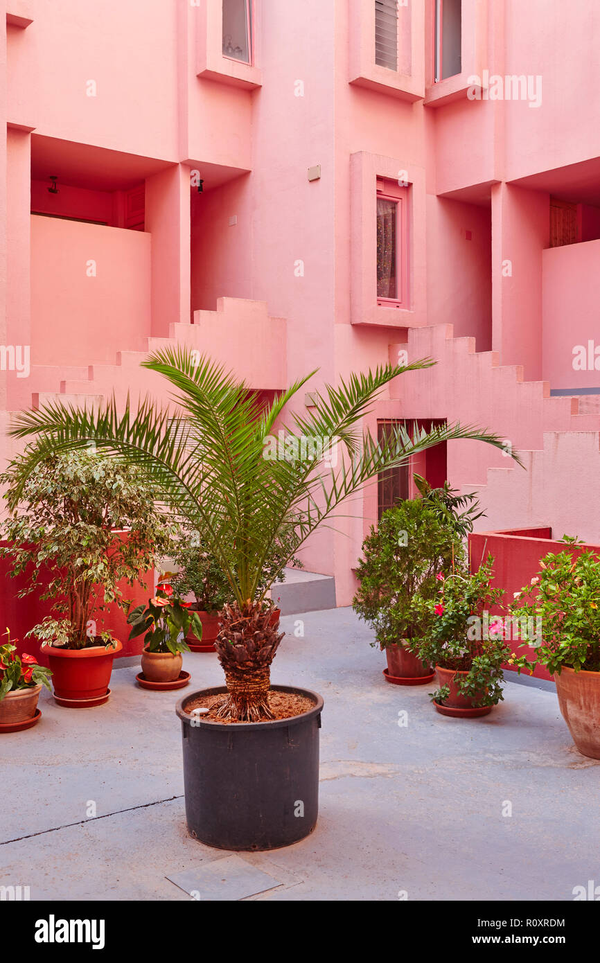 Geometrische Designs. Die rote Wand, La Manzanera. Calpe, Spanien Stockfoto
